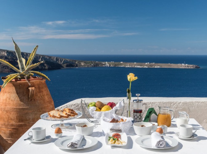 030_Fanari_Oia_Schoene Aussichten Touristik_Fruestueck_3